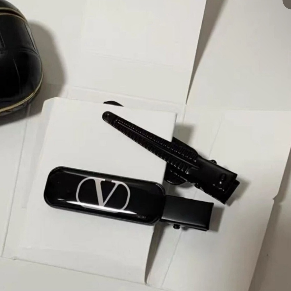 Designer Black Hair Clips - Picture 2 of 4